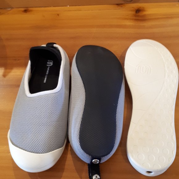 Mahabis Slip Ons - Like New!  - Size 7 -Grey and White - Picture 5 of 6